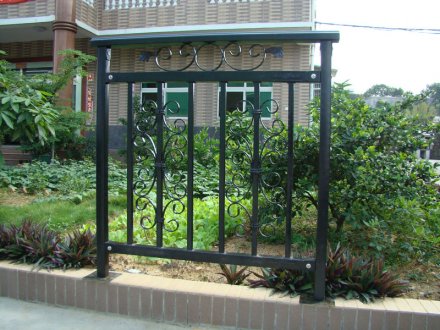 陽臺護欄裝修怎樣才規(guī)范？陽臺護欄廠家總結(jié)了