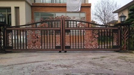 鋁藝大門別墅大門購(gòu)買鋁門窗方法？