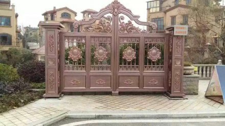 門(mén)窗市場(chǎng)鋁藝大門(mén)已經(jīng)成為時(shí)代的新寵