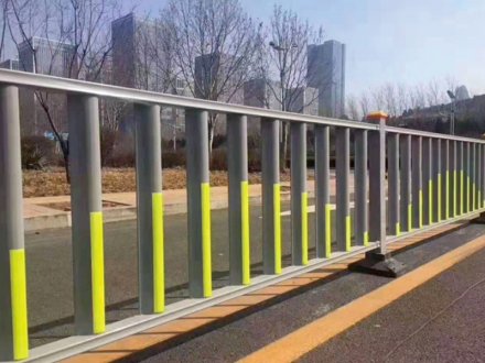 道路護欄縫隙應按什么間距標準才安全