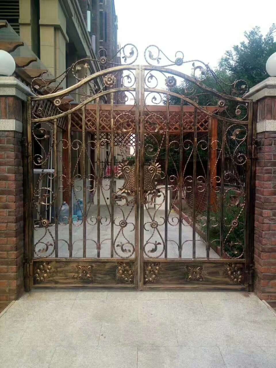 天津?yàn)I海新區(qū)中塘鎮(zhèn)鐵藝護(hù)欄-中式庭院圍欄現(xiàn)貨安裝