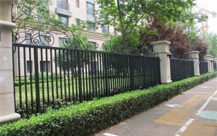 肇慶美式鋁合金護欄怎么安裝-安誠護欄廠家